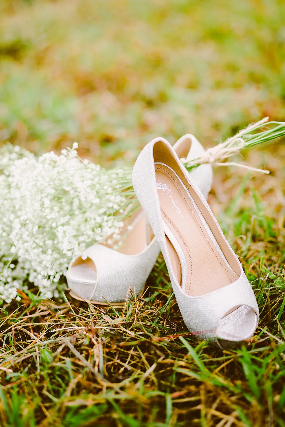 Photo by Studiokel Photography. theweddingnotebook.com 