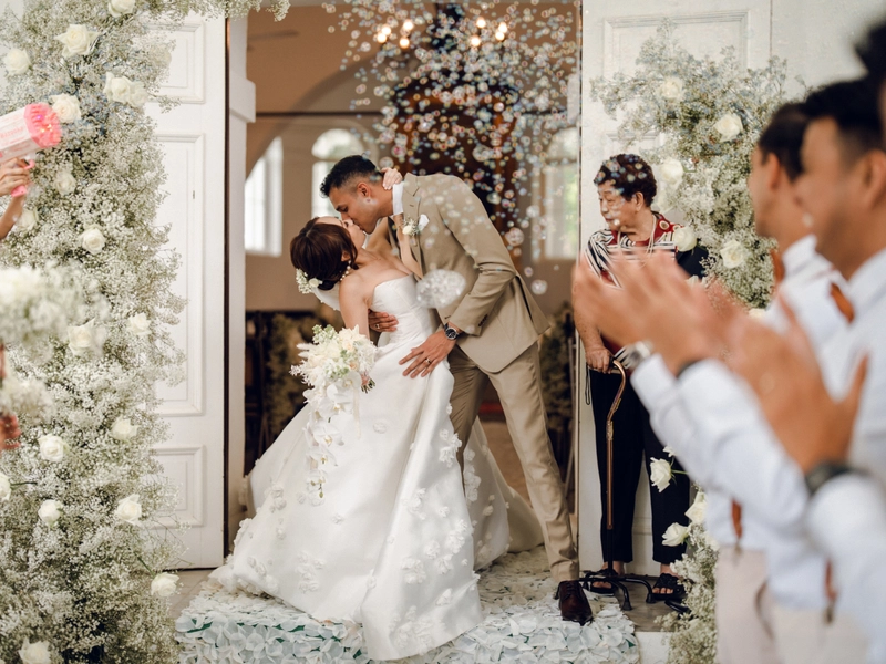 Deborah Kwek and Fabian’s Fabulous White Wedding With Classic Vibes