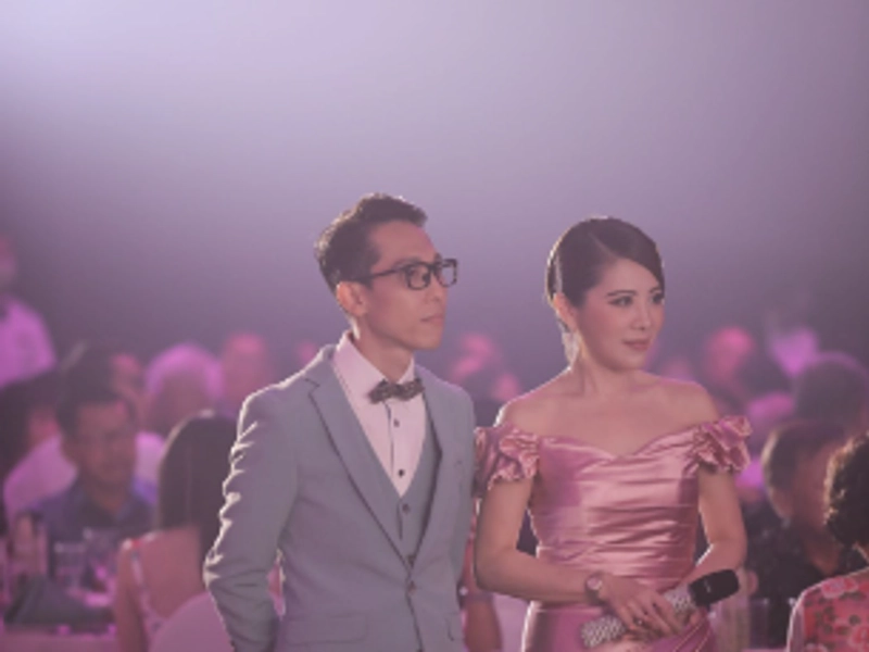 The Difference Between An Officiant, Emcee and Celebrant (PLUS Who to Hire)