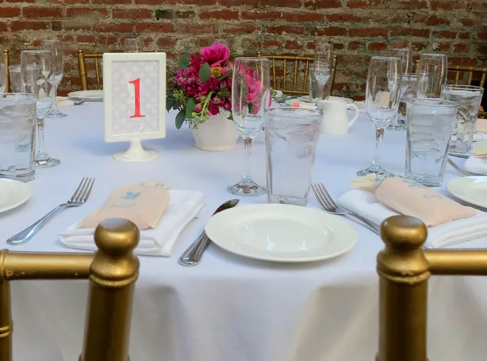 DIY tutorial for fabric favour bags. theweddingnotebook.com