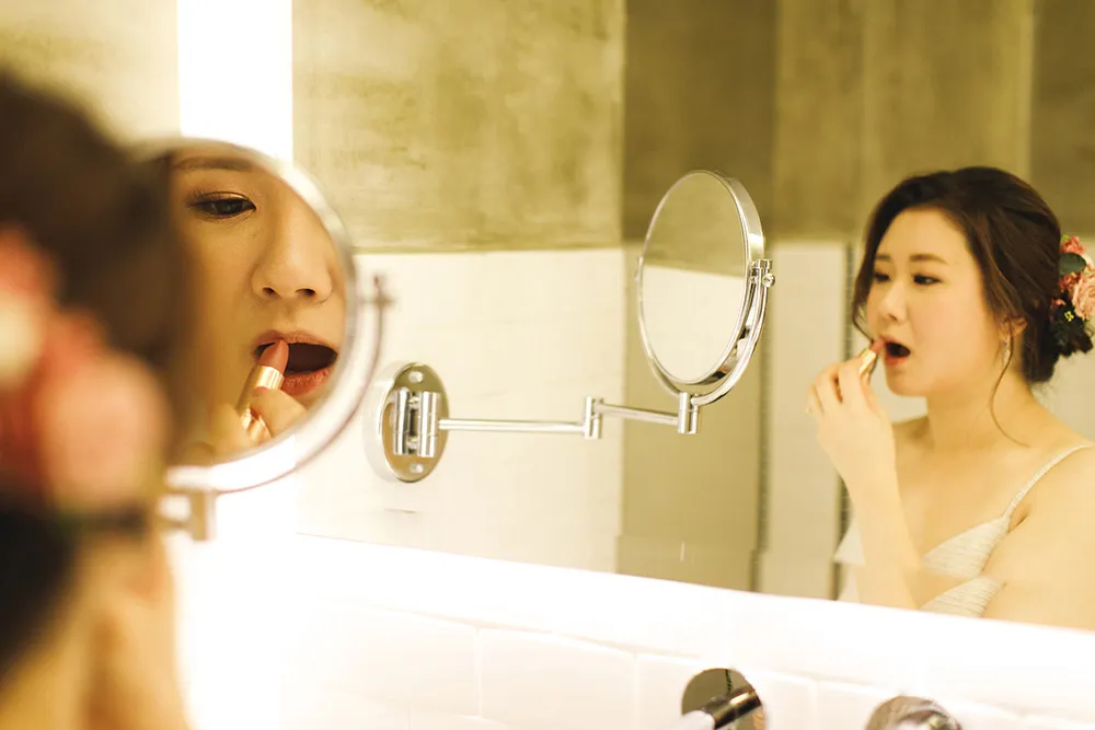 Photo by CJ Photography. theweddingnotebook.com