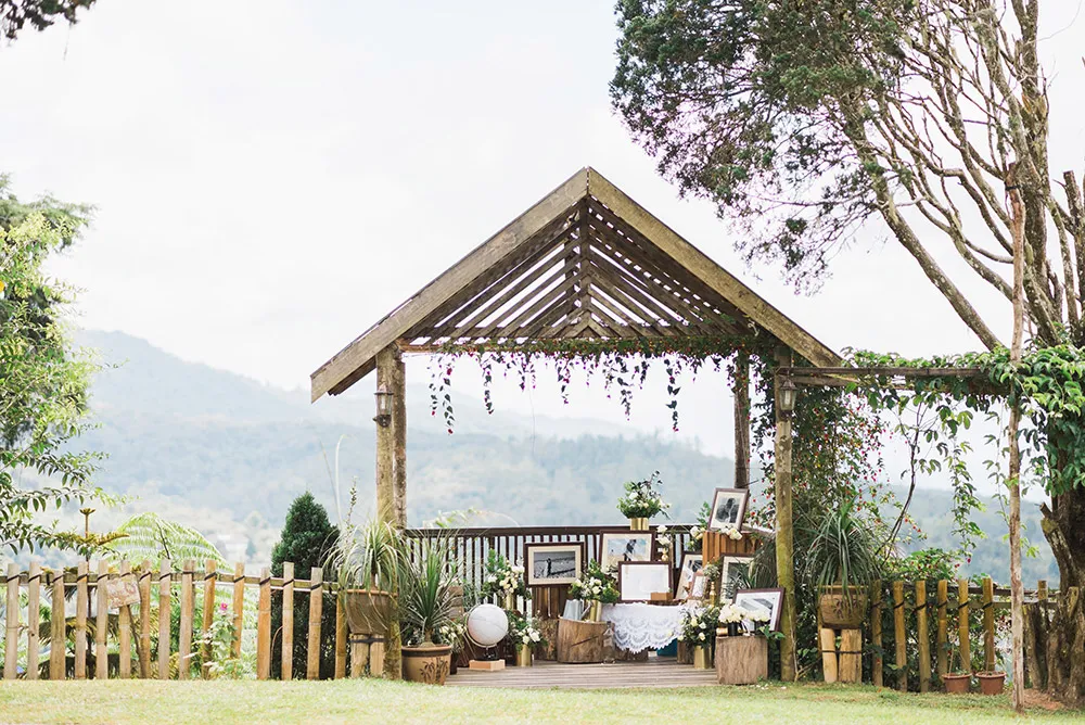 Photo by Peter Herman Photography. theweddingnotebook.com