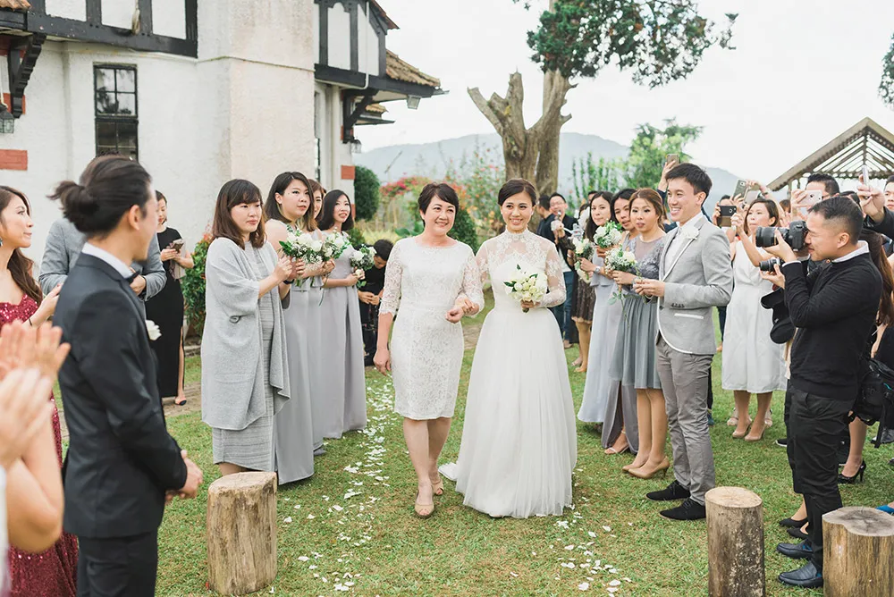 Photo by Peter Herman Photography. theweddingnotebook.com