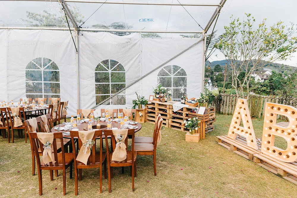 Photo by Peter Herman Photography. theweddingnotebook.com