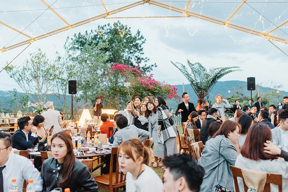 Photo by Peter Herman Photography. theweddingnotebook.com