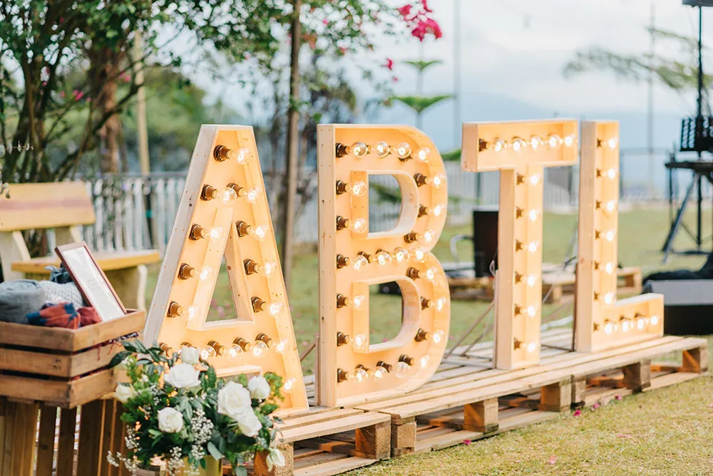 Photo by Peter Herman Photography. theweddingnotebook.com