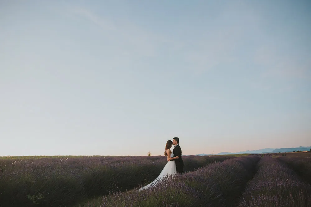 Photo by Synchronal Photography. theweddingnotebook.com