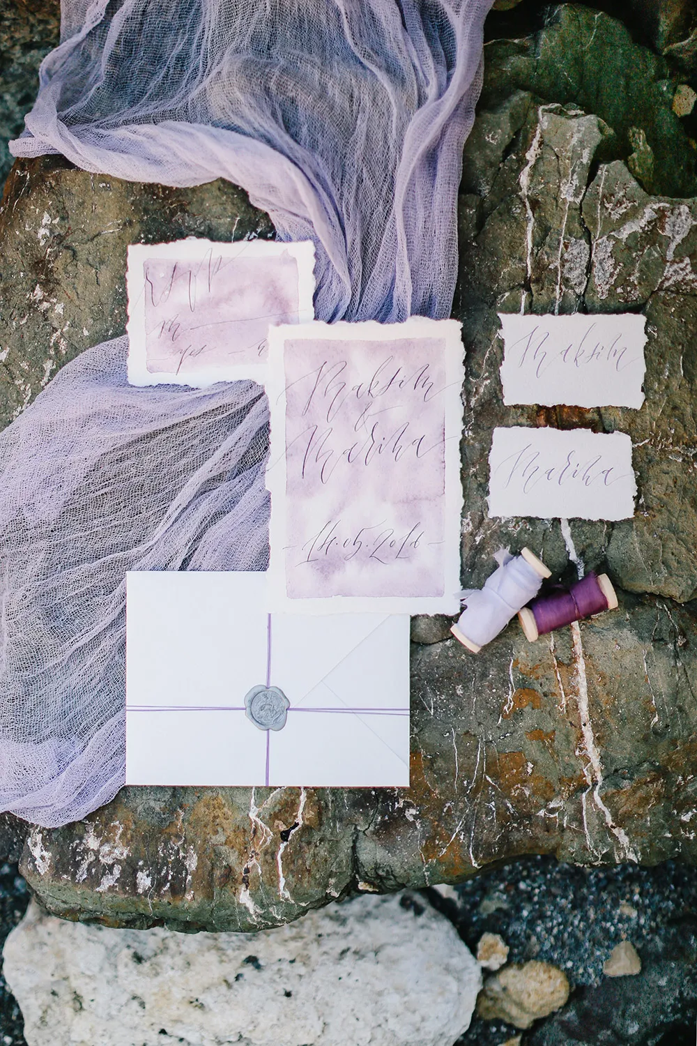 Lilac and lavender wedding theme. Photo by Alexander Santi. Styling by JR Weddings. theweddingnotebook.com