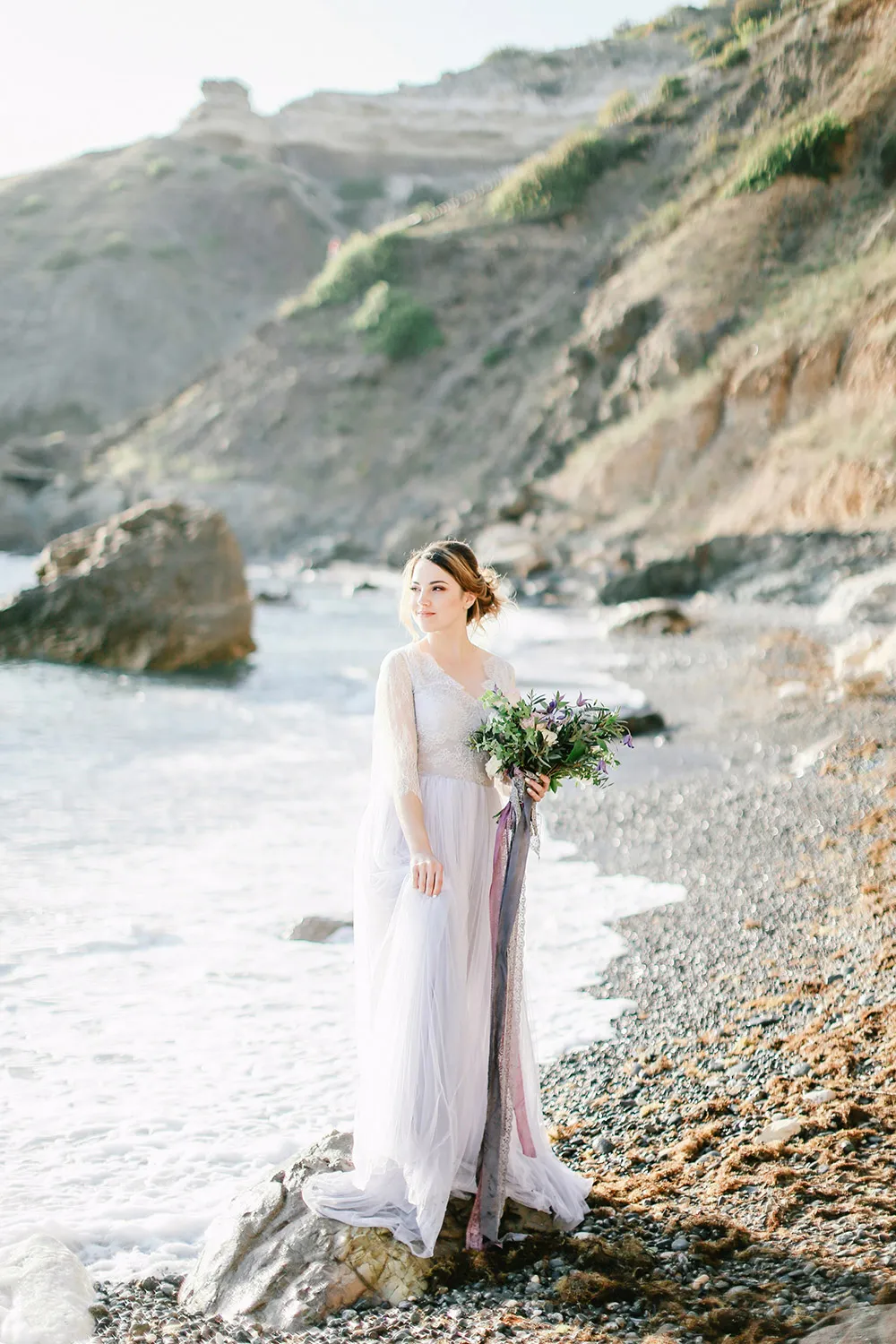 Photo by Alexander Santi. Styling by JR Weddings. theweddingnotebook.com