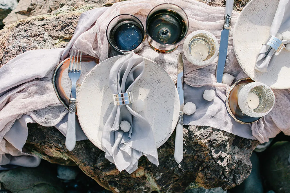 Photo by Alexander Santi. Styling by JR Weddings. theweddingnotebook.com