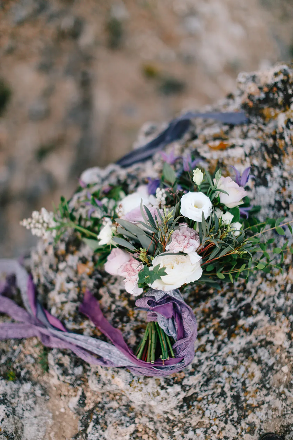 Photo by Alexander Santi. Styling by JR Weddings. theweddingnotebook.com