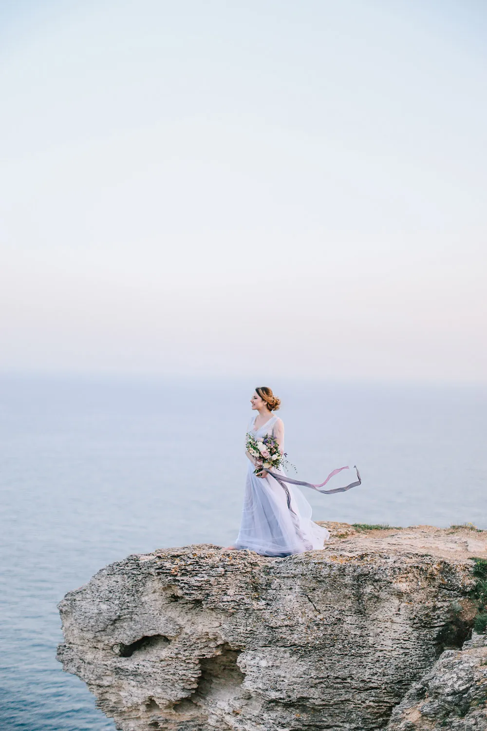 Photo by Alexander Santi. Styling by JR Weddings. theweddingnotebook.com