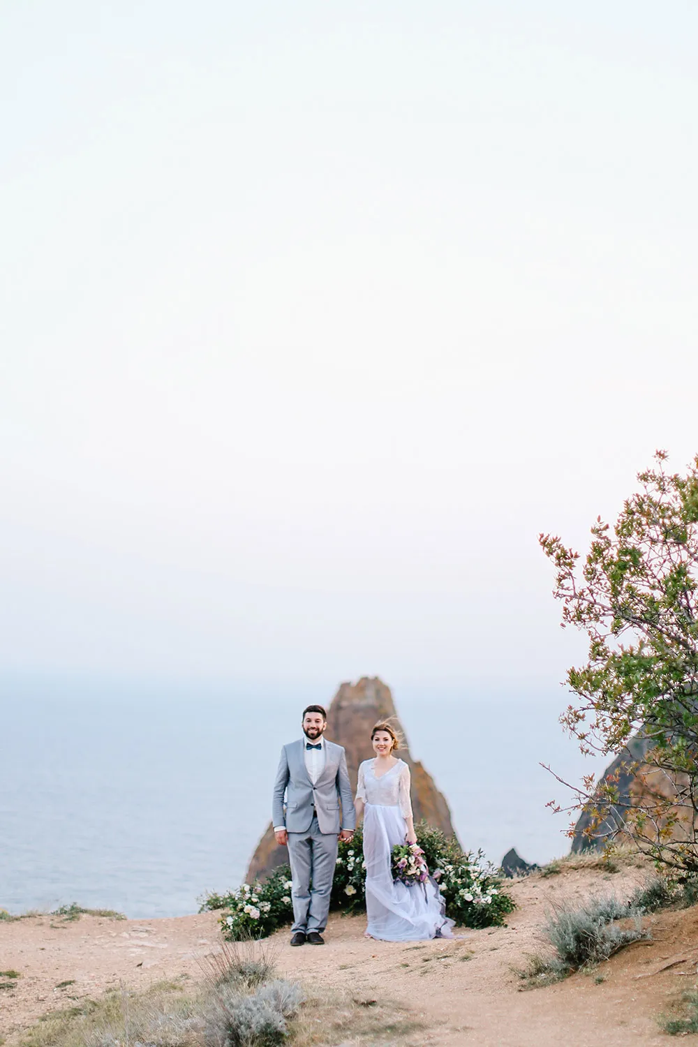 Photo by Alexander Santi. Styling by JR Weddings. theweddingnotebook.com