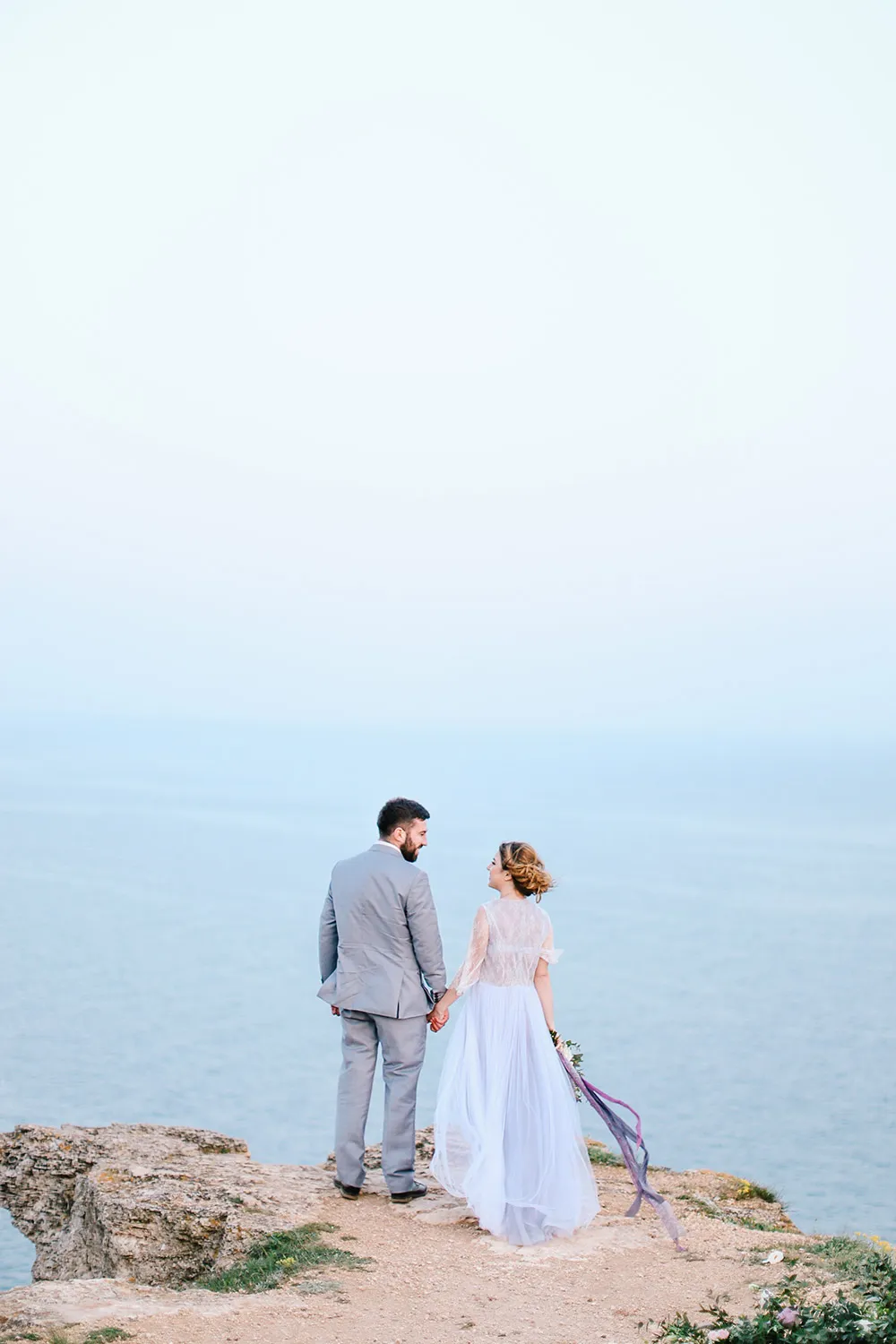 Photo by Alexander Santi. Styling by JR Weddings. theweddingnotebook.com