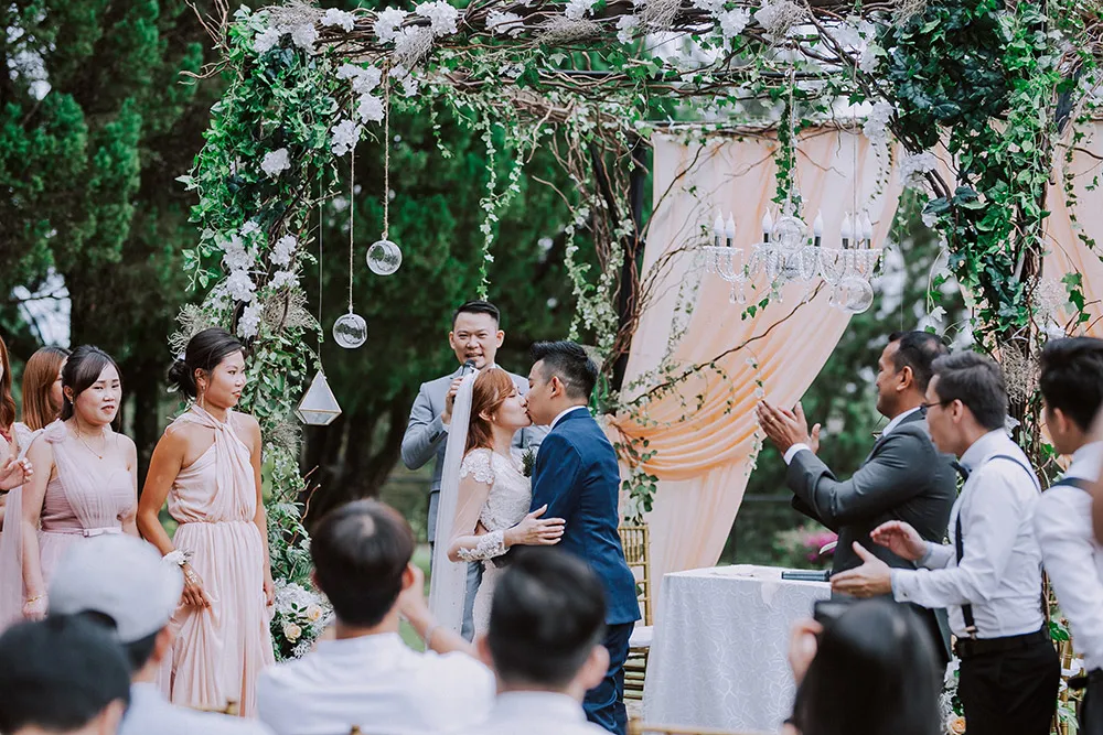 Louis Loo Photography. theweddingnotebook.com