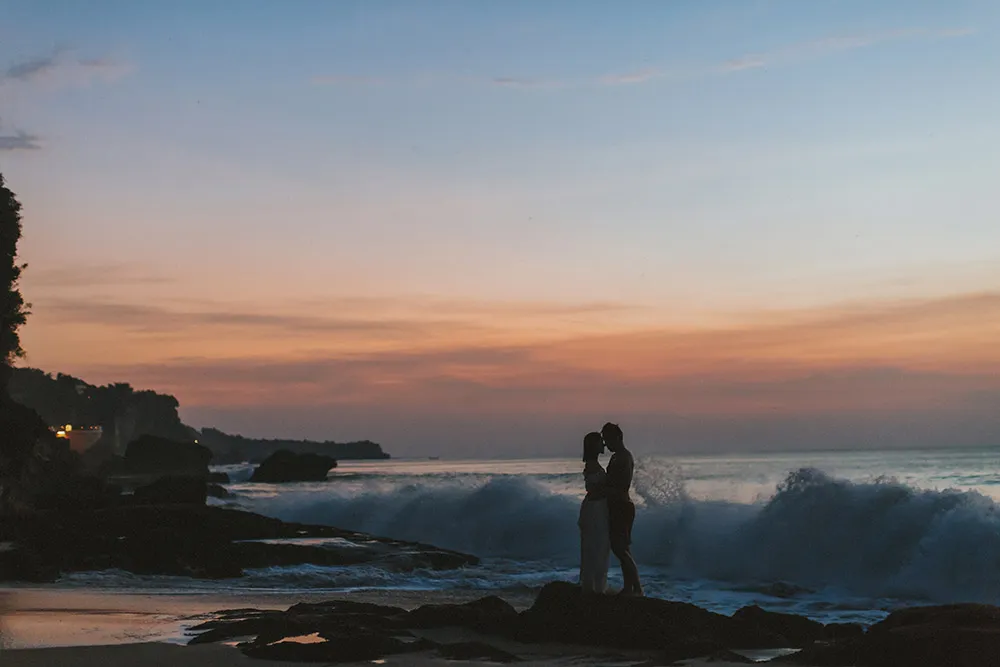 Photo by Synchronal Photography. theweddingnotebook.com
