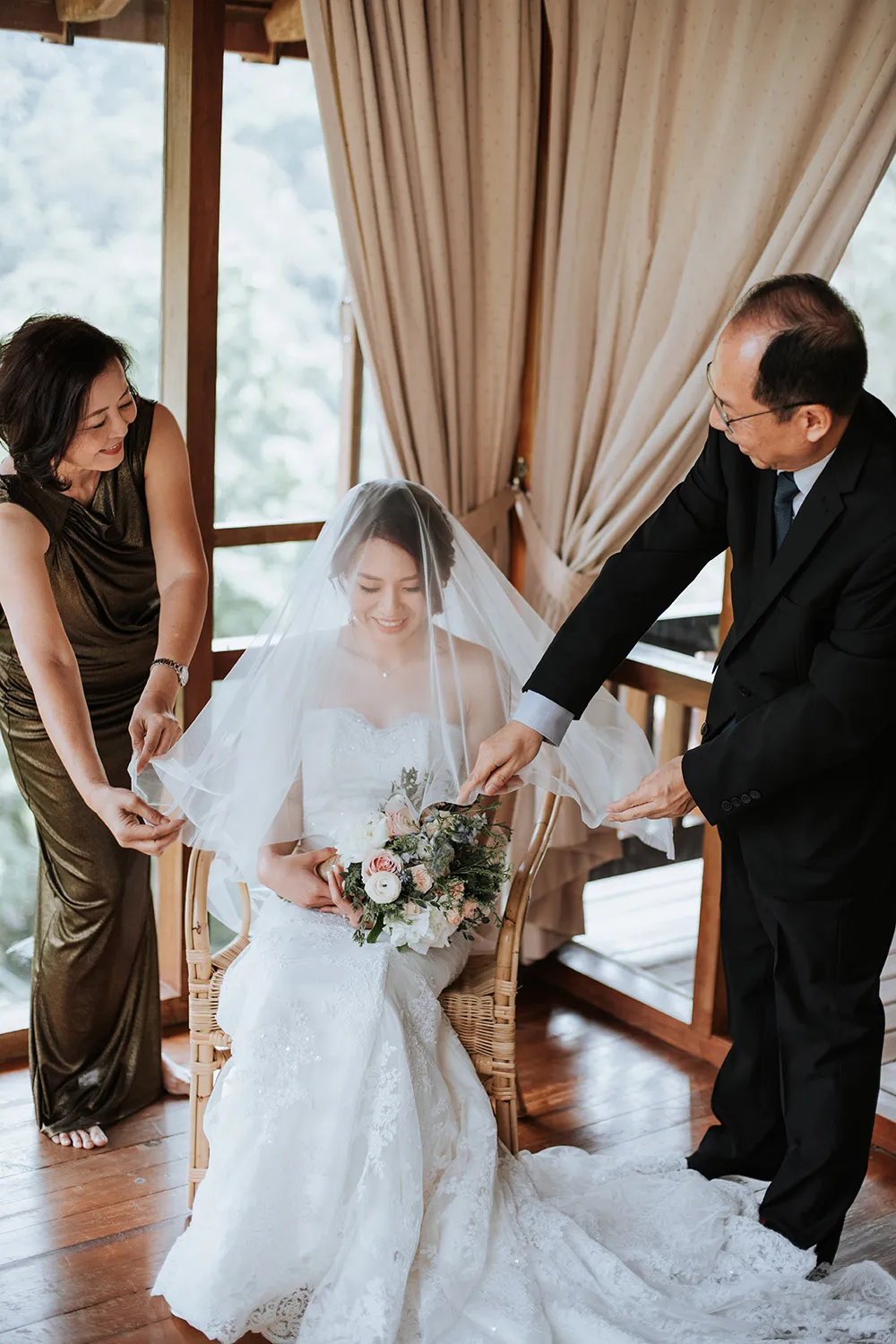 Munkeat Photography. theweddingnotebook.com