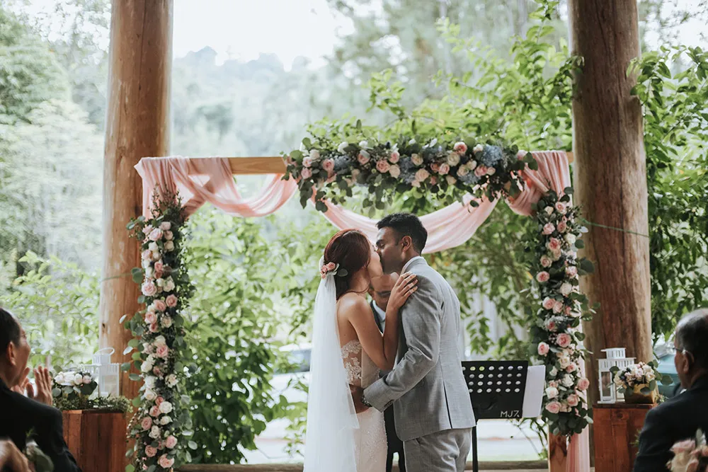 Munkeat Photography. theweddingnotebook.com