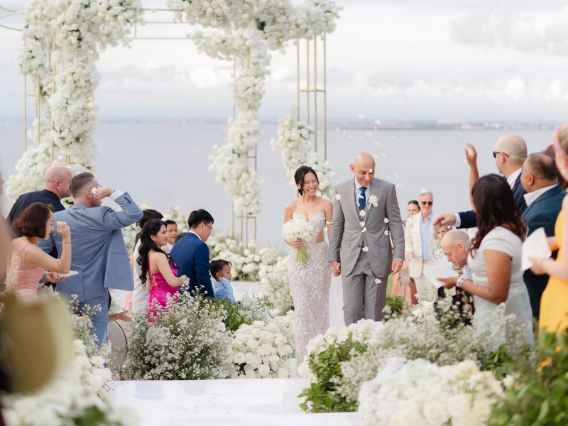 Elegant Cliffside Celebration at Ayana Bali Estate’s Cliff Edge Cabana