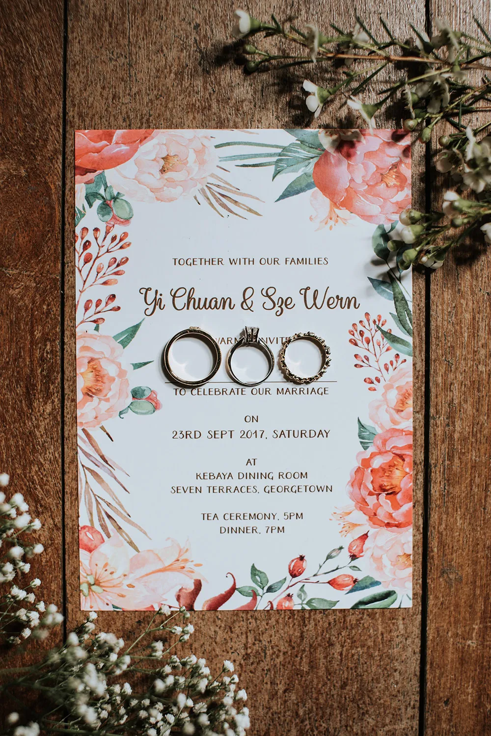 Photo by Yung Yaw and Manoj of Munkeat Studio. theweddingnotebook.com