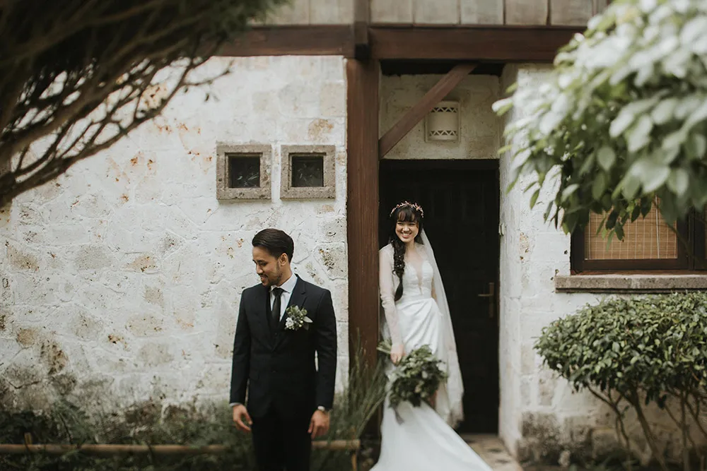 Wedding at Alindra Villa Bali. Photo by Iluminen. theweddingnotebook.com