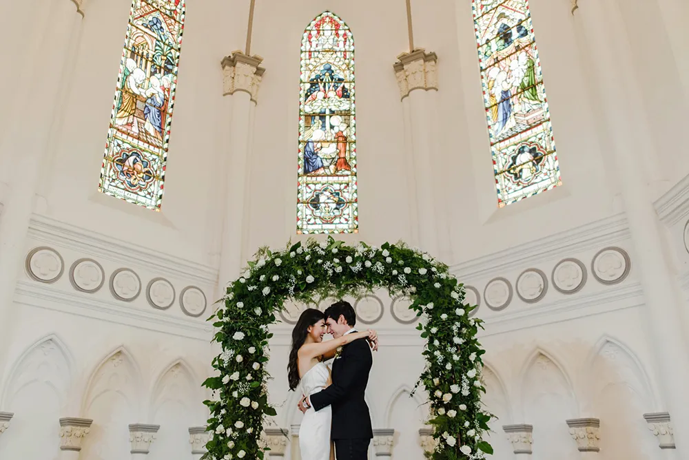 Wedding at CHIJMES, Singapore. Photo by Bloc Memoire Photography. theweddingnotebook.com