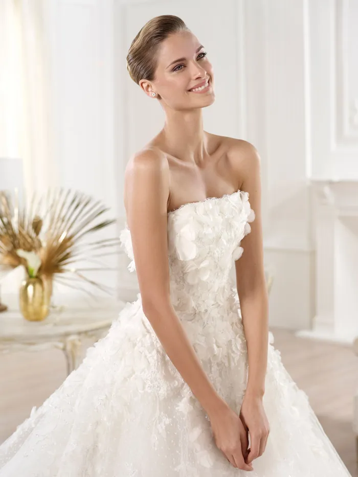 Elie by Elie Saab Spring 2014 Collection. theweddingnotebook.com