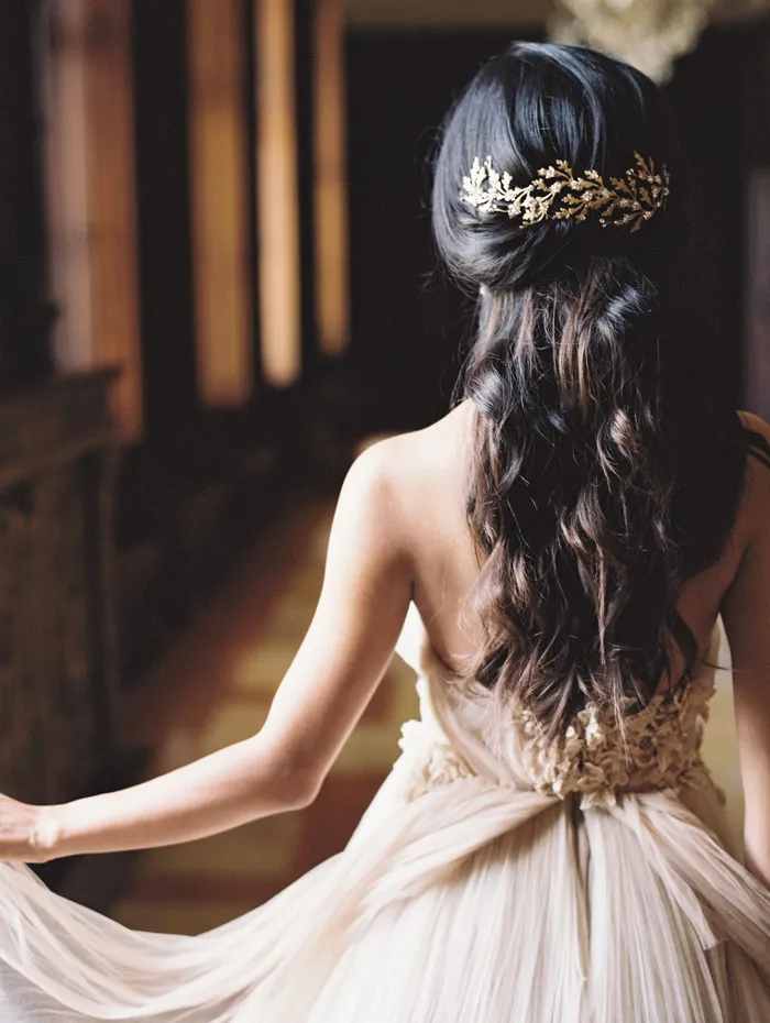 Adelaide Comb – Enchanted Atelier By Liv Hart Fall 2015 Collection. Photo by Laura Gordon Photography. theweddingnotebook.com