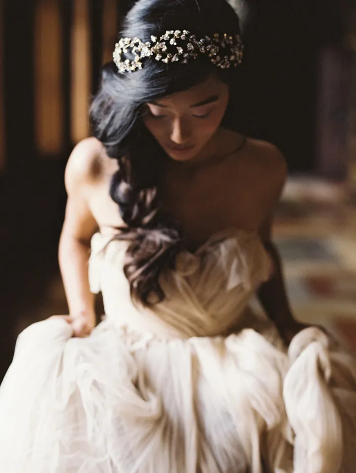 Gwyneth Headband – Enchanted Atelier By Liv Hart Fall 2015 Collection. Photo by Laura Gordon Photography. theweddingnotebook.com