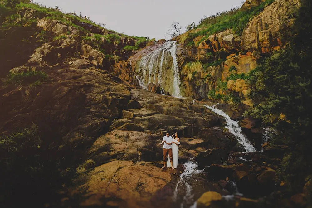 Lesmurdie Falls, Perth Hills, Western Australia. Photo by Steven Cheah Photography. theweddingnotebook.com