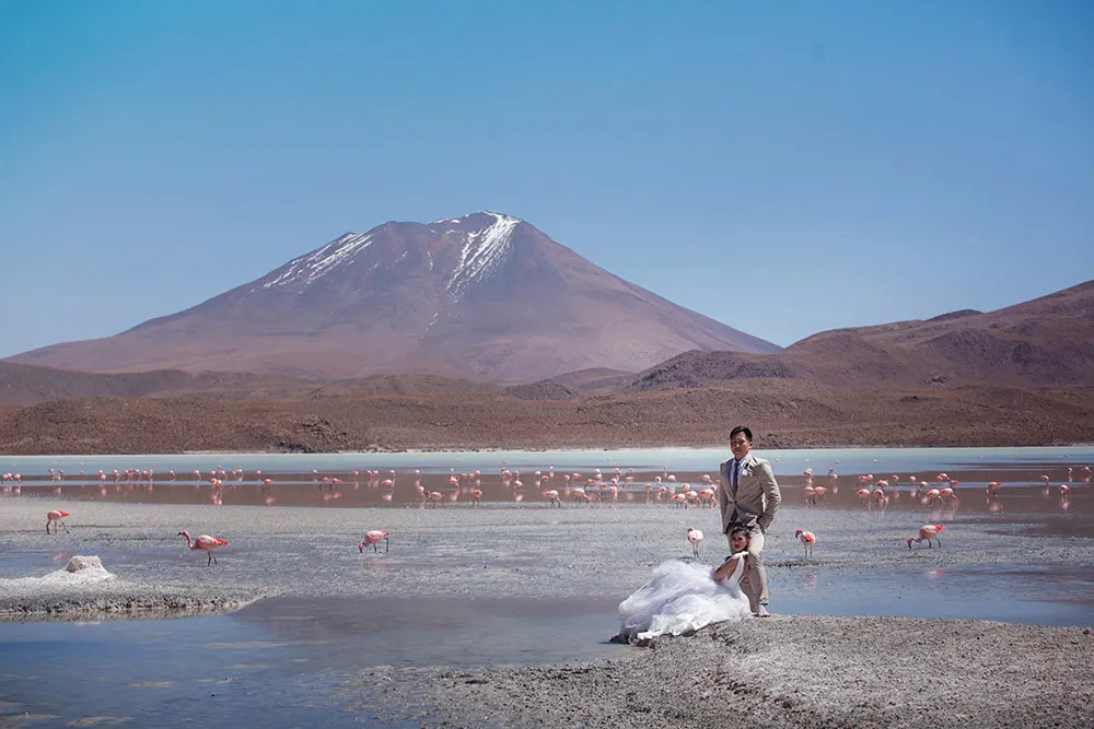 Photography by Metrophoto. Destination bridal portraits in Bolivia. theweddingnotebook.com