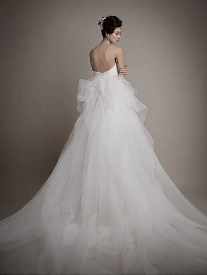 Berenice - Ersa Atelier 2015 Collection. theweddingnotebook.com