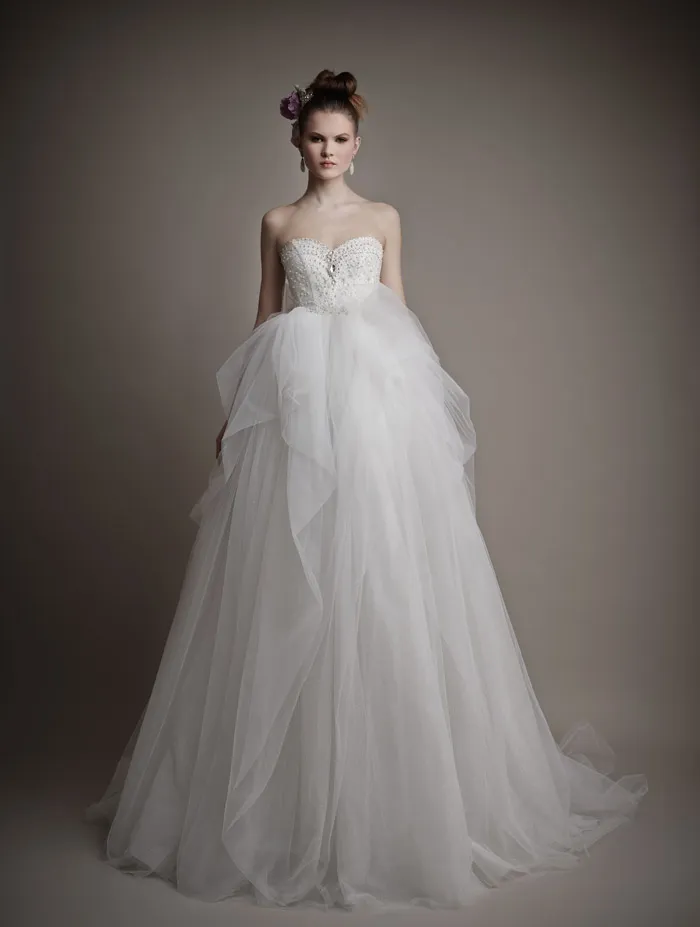Laura Teresa - Ersa Atelier 2015 Collection. theweddingnotebook.com