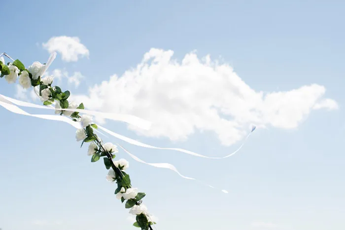 Photo by Tealily Photography. theweddingnotebook.com