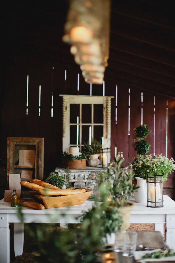 Photography by Kristyn Hogan. Styling by Cedarwood Weddings. theweddingnotebook.com