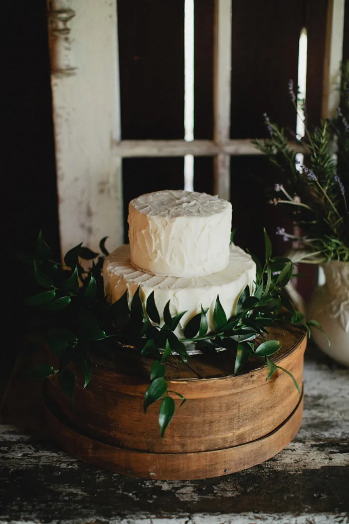 Photography by Kristyn Hogan. Styling by Cedarwood Weddings. theweddingnotebook.com