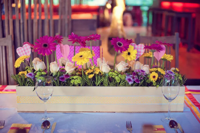 Colourful centrepiece. Daren Chong Photography. Wedding planning by Chic Occasions. theweddingnotebook.com