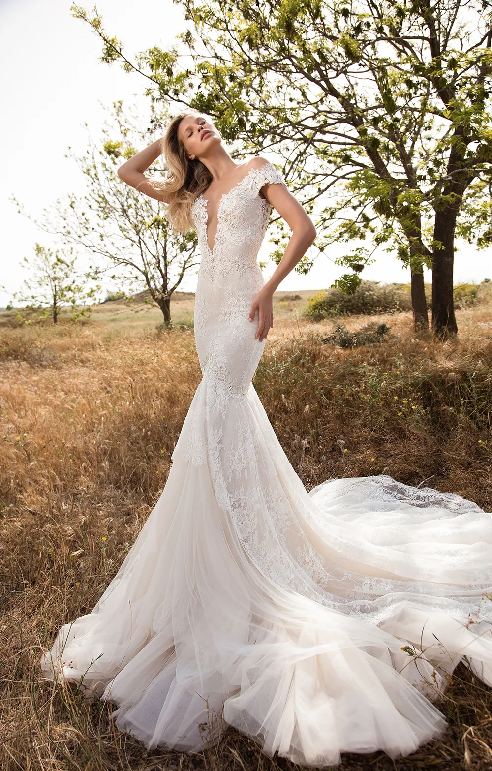 GALA NoII by Galia Lahav. RTW Spring 2017. theweddingnotebook.com 