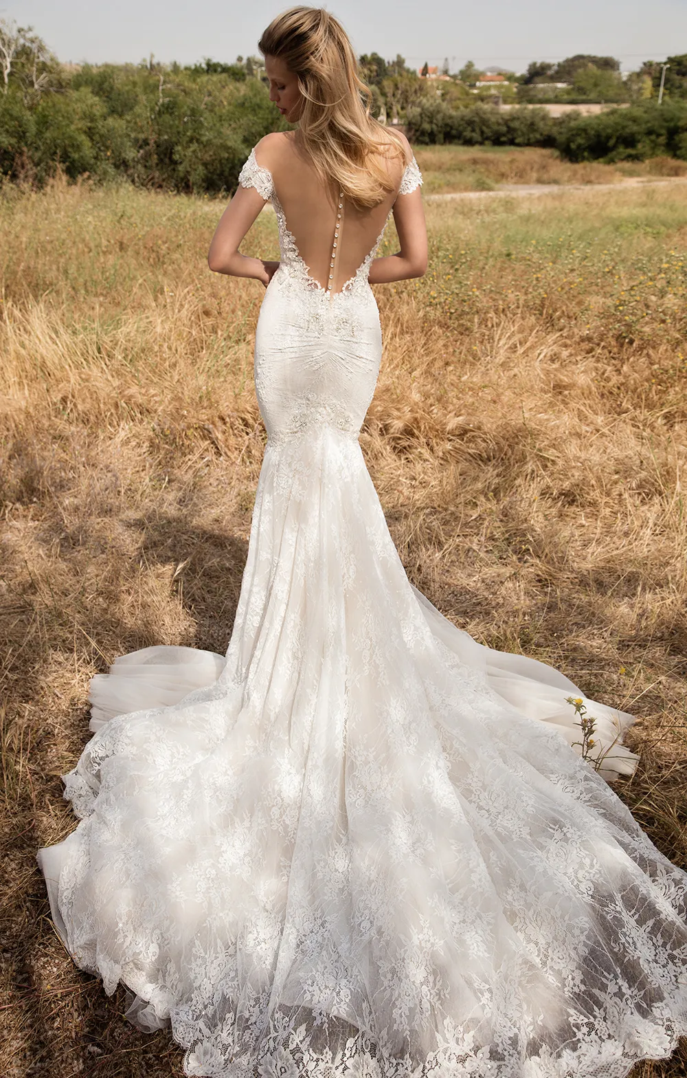 GALA NoII by Galia Lahav. RTW Spring 2017. theweddingnotebook.com 