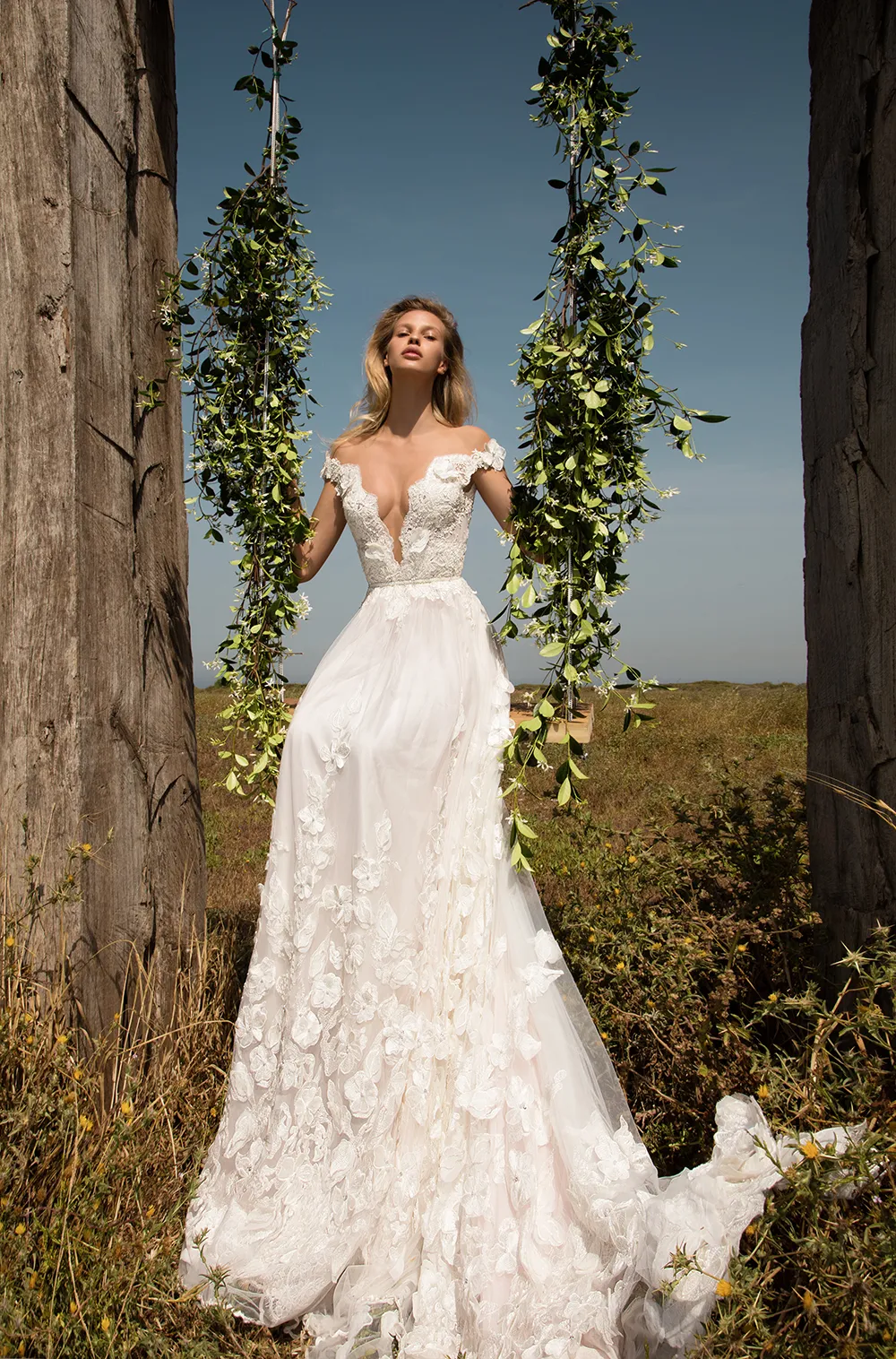 GALA NoII by Galia Lahav. RTW Spring 2017. theweddingnotebook.com 