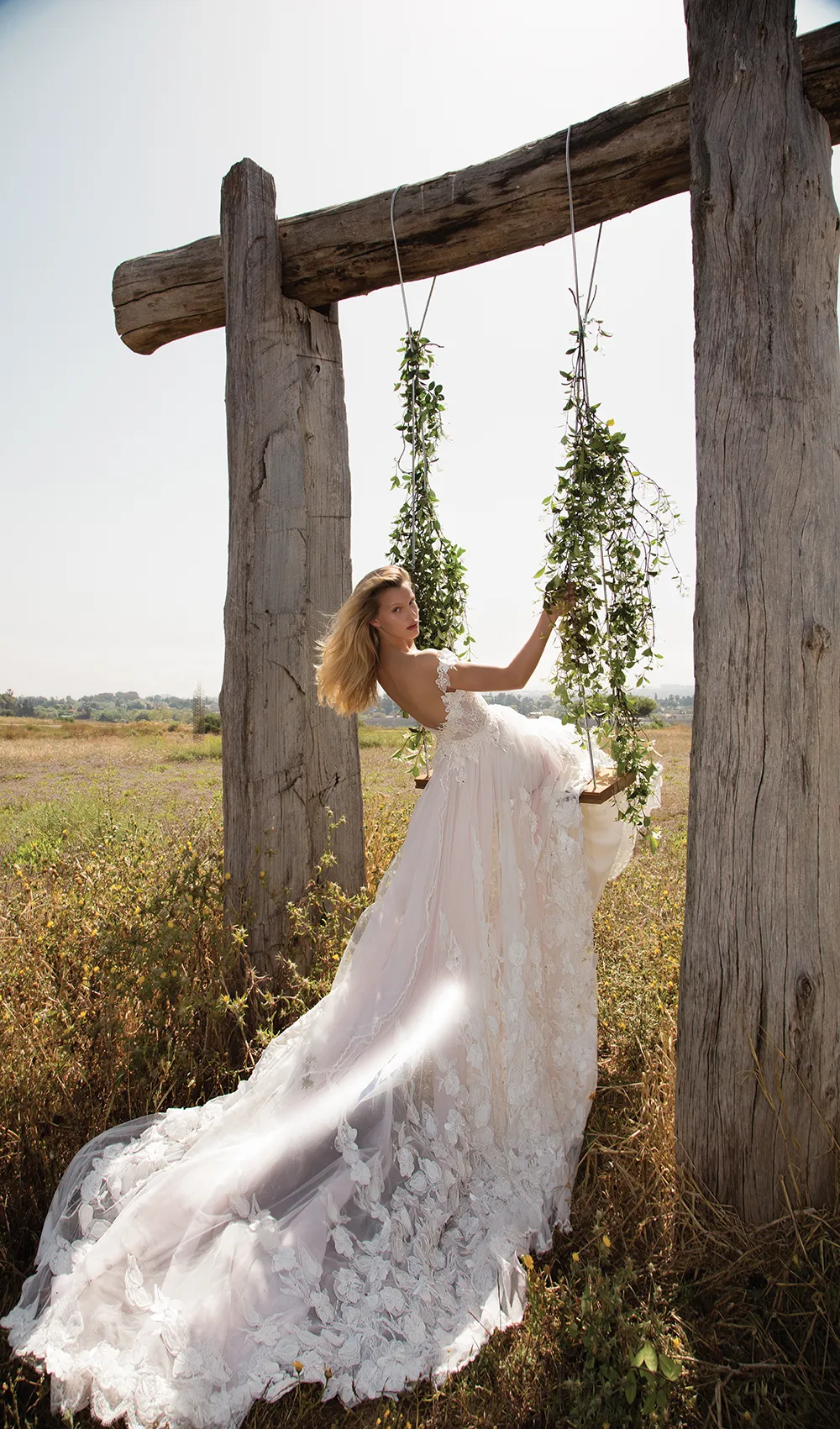 GALA NoII by Galia Lahav. RTW Spring 2017. theweddingnotebook.com 