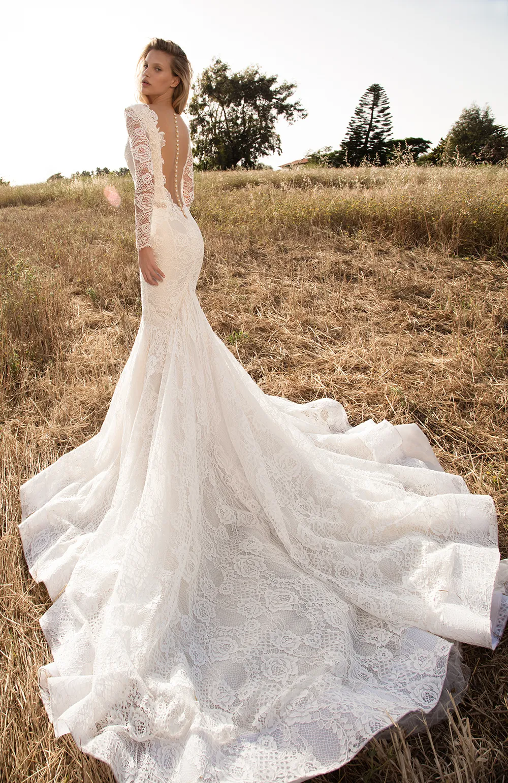 GALA NoII by Galia Lahav. RTW Spring 2017. theweddingnotebook.com 