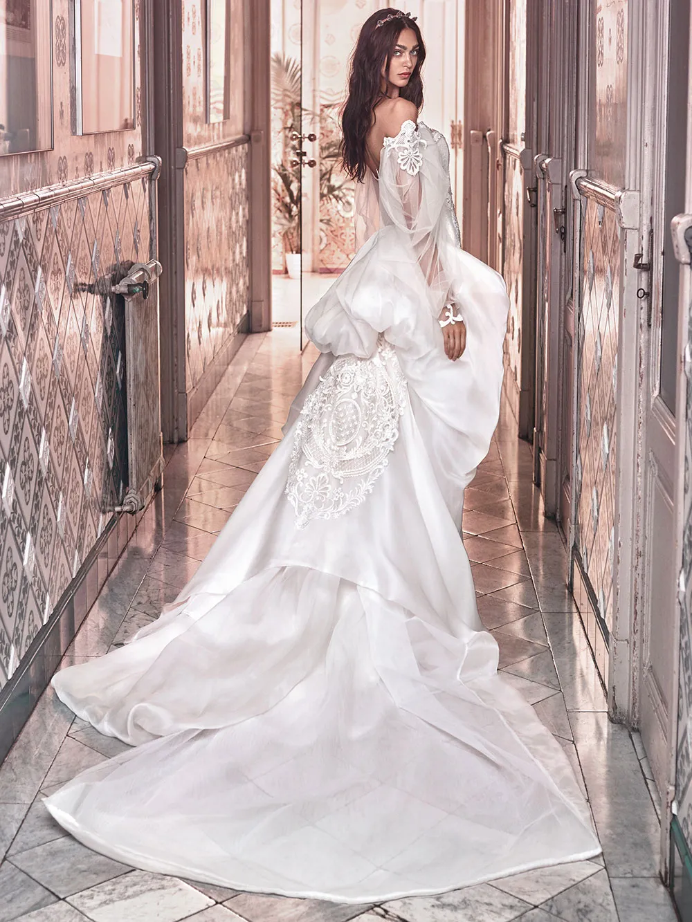 Thelma and Ossie train - Galia Lahav Spring 2018 Collection. theweddingnotebook.com