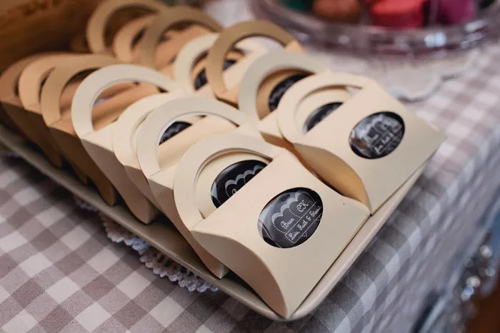 Photo by Sayher Heffernan. theweddingnotebook.com