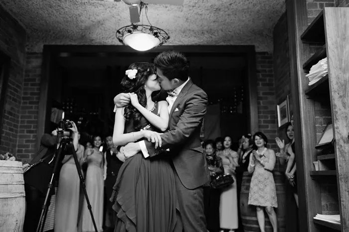 Photo by Sayher Heffernan. theweddingnotebook.com