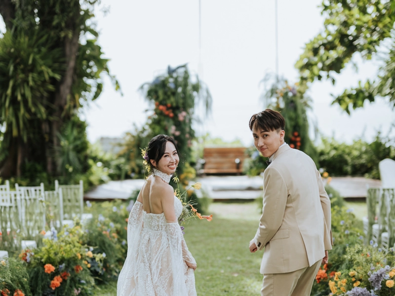Garden Wedding at PARKROYAL Penang with Wildflower-Inspired Florals