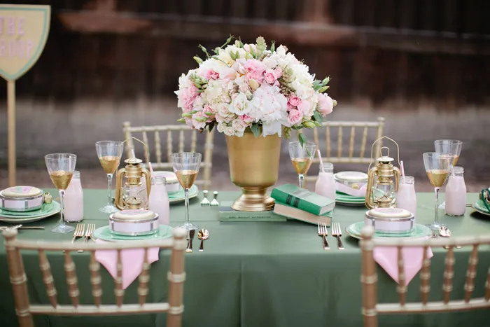 Gold and green table setting. Beau &amp; Arrow Events. Photo by Swoon by Katie. theweddingnotebook.com