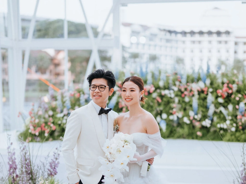 A Glamorous Glasshouse Ceremony and Reception at The Boathouse