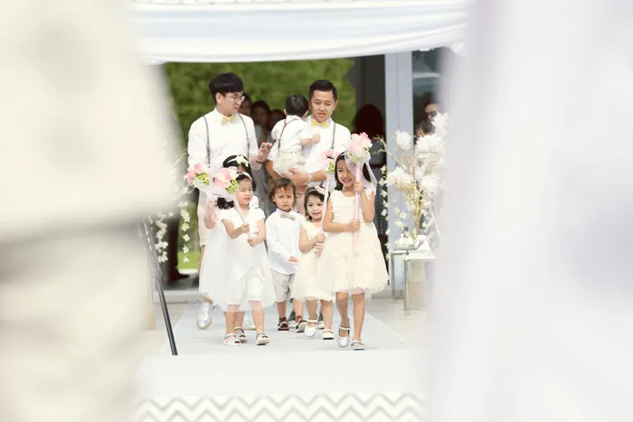 Photo by Hollywood Bridal. theweddingnotebook.com