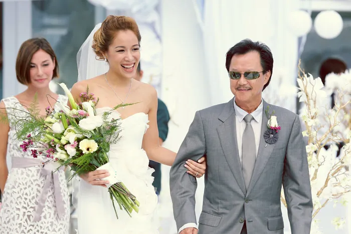 Photo by Hollywood Bridal. theweddingnotebook.com